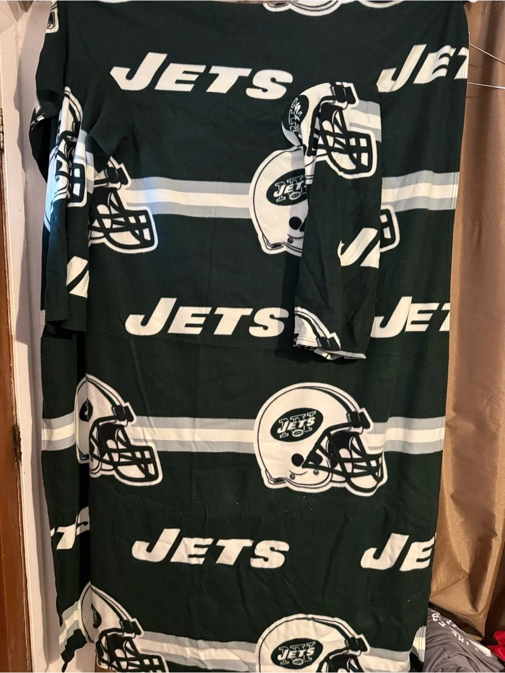NFL NEW YORK JETS vintage pattern Snuggie Style blanket Like New.